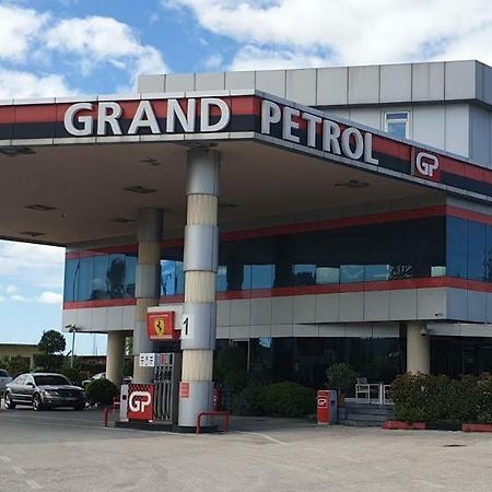 Grand Hotel Petrol Fier Exterior photo